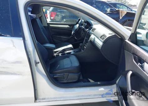 2013 Volkswagen Passat 2.5L Se из США, поврежденный, VIN 1VWBP7A36DC126418